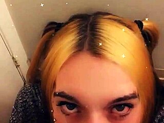 漂亮人妖说，我想跪舔吸爆你鸡巴