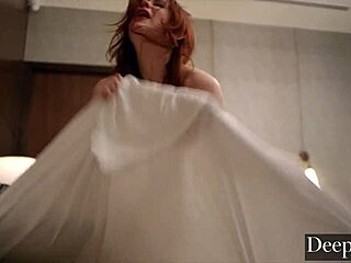 Maitland Ward enseigne des leçons sombres avec pipes profondes aux étudiants