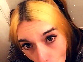 Csinos transz mondja: térden állva akarom leszopni