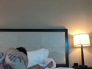 eating hot petite 18+ womans pussy