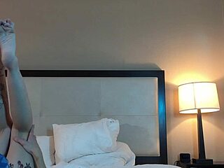 eating hot petite 18+ womans pussy