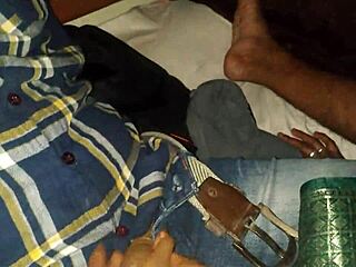 نيك عمة هندية ناضجة في الباص، مشهد ساخن حقيقي! 😈