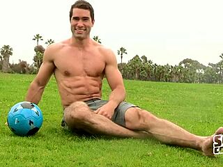 Rafael zuigt Sean Cody vol lef