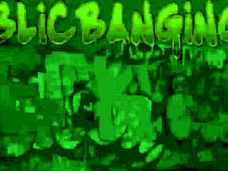 Hamile Stella Fox büyük memelerle halka açık üçlü aksiyonda