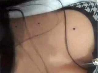 เขาชื่นชอบส่งข้อความเซ็กส์กับสาวน้อยน่ารัก 18+