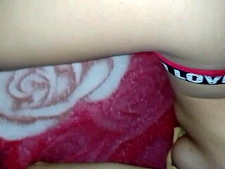 بيلا المكسيكية تركب رئيسها بينما على الهاتف