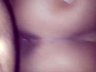 amaterky s velkýma prdelma ukazujou křivky v běžným oblečení