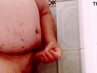 Горещата съседка казва: Мастурбирай за мен