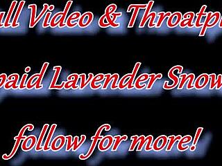 خليته يفرغ في حلقي، بصيت للكاميرا عشان يستمتع أكتر