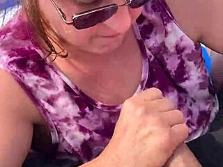 Nicebigddd Gives Outdoor Blowjob To Her Partner