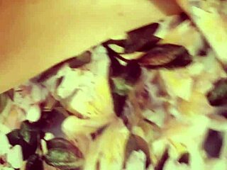 novinha moaning loudly while masturbating to cum!