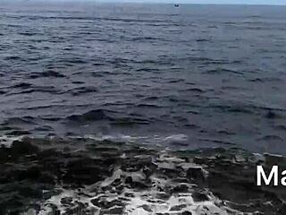 Yo, cek Manu Fox orgasme keras di pantai