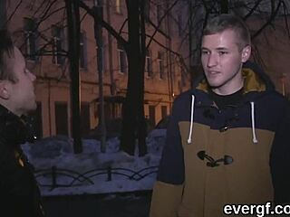 불쌍한 놈, 친구가 전여친 박아주고 빠른 돈 받아.