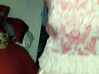 mature guy licks young girlfriend's pussy pov! 🍆