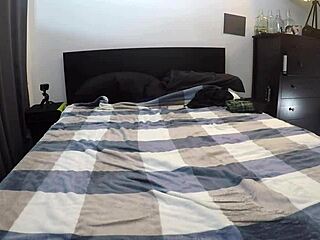 Scarlett Johnson dostáva tvrdý anál v horúcej scéne