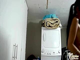 hago un baile sensual y despues me masturbo con dildo