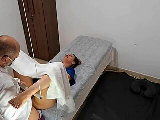 Пациентка посещава гинеколог и свършва с изпразване вътре