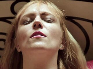 Brazilian BBW MILFs share first masturbation experiences at night club.