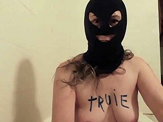 esclave f autoseance humiliation et uro