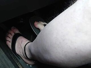 driving barefoot in flip flops, feeling the pedals under my feet. 🚗👣