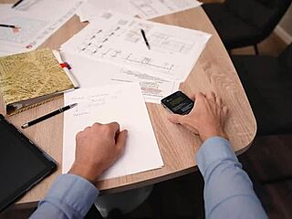 Aluna loira tarada chupa rola em POV escondido.