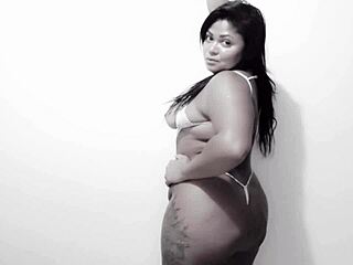 suellen santos teases big pussy in bathroom trailer