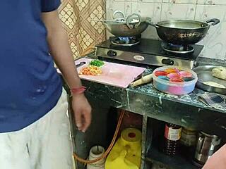 デシ・バビがキッチンでデヴァルにガッツリ犯される