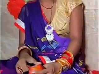 Bi rad videl vročo analno akcijo z desi bhabhi?