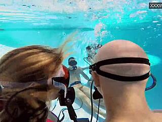 Άγριο ομαδικό γαμήσι κάτω από το νερό με την Eva Sasalka