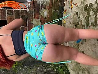 استأجرت الخادمة دي شوف طيزها الشهية عايزة تمص زبي بلهفة