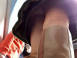 Hey, betrapt een upskirt moment op verborgen cam!