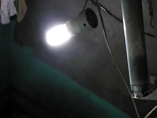 Νέα 18+ μαμά με τεράστια στήθη κάνει ντους σαγηνευτικά