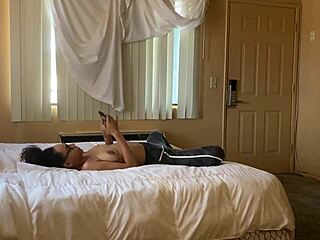 U-u, ujel sem honeydip731, kako se dotika, kakšno presenečenje!