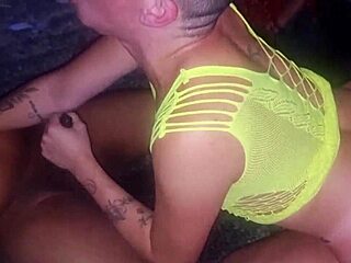 Jantar na casa dos amigos virou putaria, minha bunda ficou vermelha de tanto tapa!