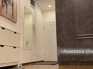 Exhibitionist Girl Waits For Delivery Guy