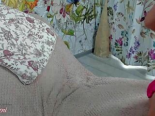 Look at this hot milf fingering herself in heels!