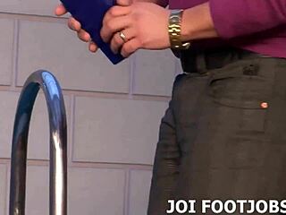 I want your attention on my feet