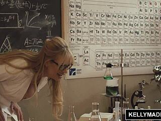 I has sexual chemistry with kelly madison, the milf with glasses, and she creampie me.