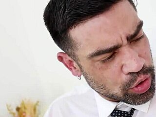 Büyük Yarraklı Gay Üçlüye Katılmak İster misin