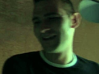 V Dun Gay Pendant Un Plan Drague Behind the Scene Gay Porn