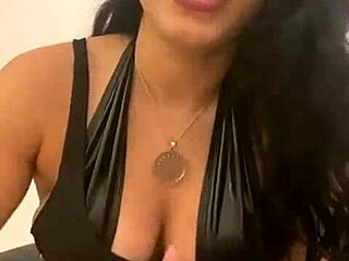 i watch jesyfux's instagram live, she's ultra hot