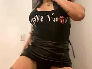 i watch jesyfux's instagram live, she's ultra hot