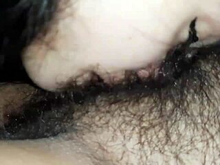 أنيك فم حبيبتي بقوة بعد فراق طويل في ليلة رأس السنة، أجيب 3 مرات في حركة ليزبيان جامدة!