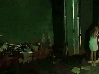 novinha receives pizza delivery in towel