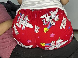 Innocent hijastra sits on padrastro’s lap while he enjoys her ass