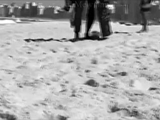 Minha esposa se exibindo pelas praias do brasil ao ar livre