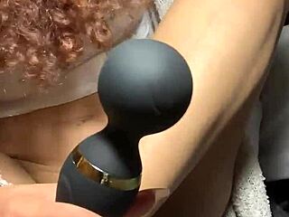 你能承受这个漂亮西班牙拉丁妹用玩具喷水吗？