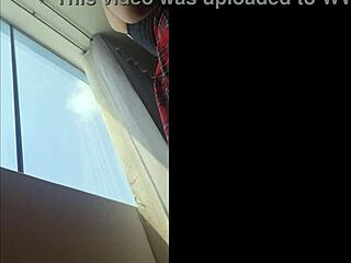 ¡Wow, vista upskirt de la estudiante argentina Nataly con tanga de 18+!