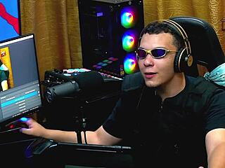 isa traveler gets naked in studio for podcast interview