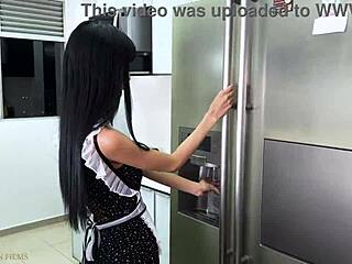 엘리나 산스드, 마이크 채프먼에게 거친 애널로 복종